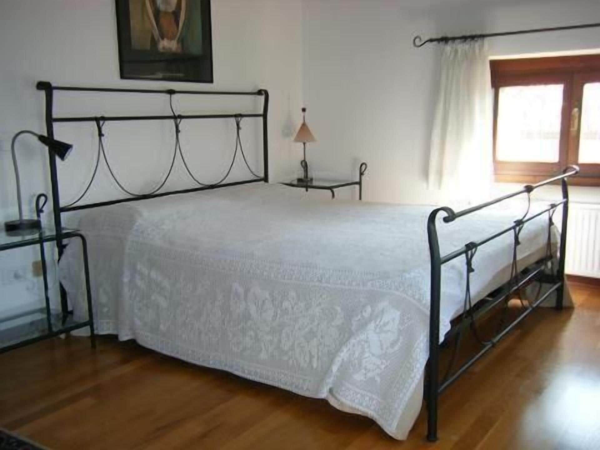 Cortinas blackout, wifi gratis y ropa de cama 