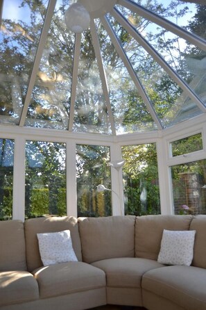 Interior - Leafy Suburban Bed & Breakfast (Northwood)
