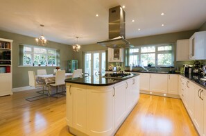 Petit déjeuner complet compris tous les jours