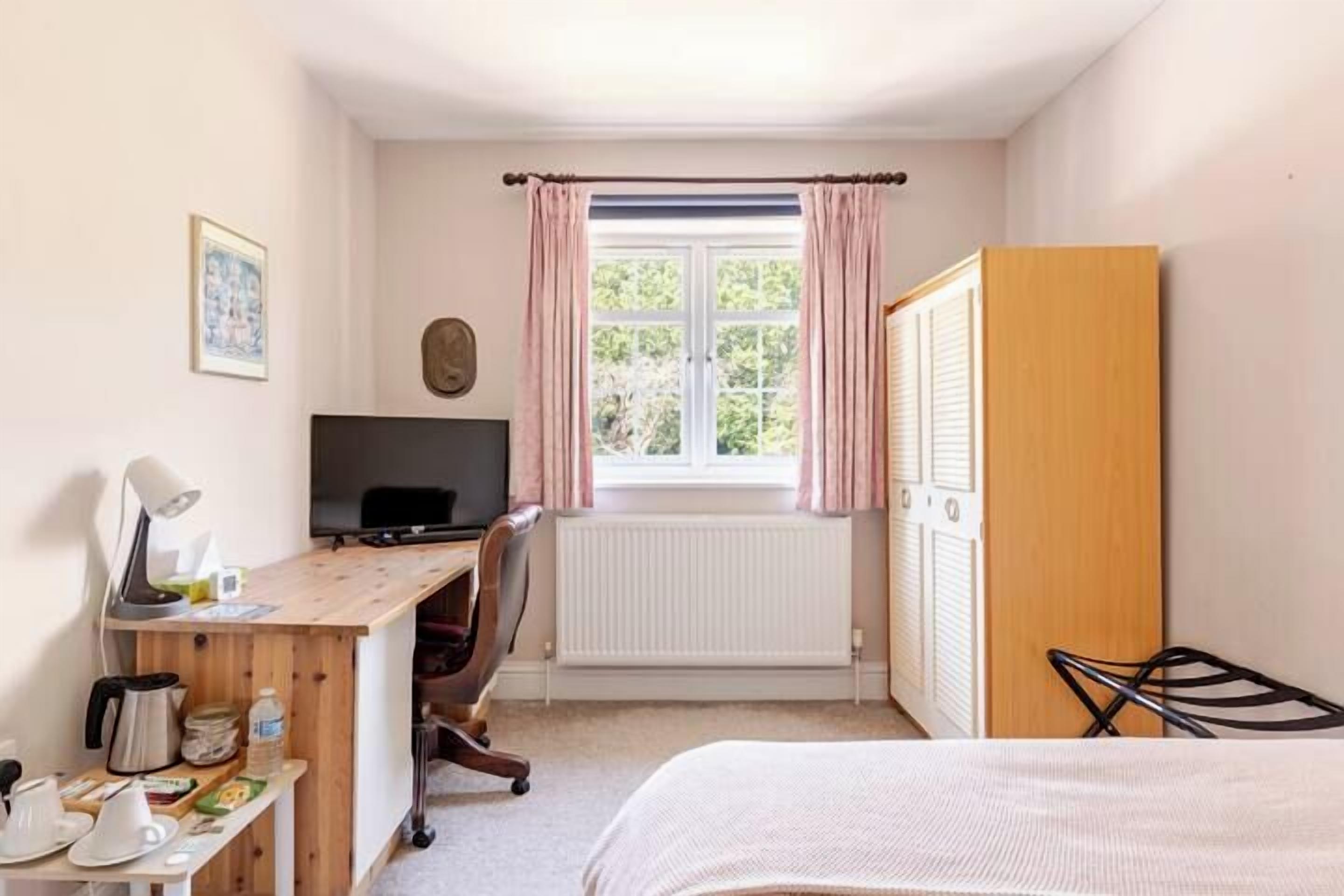 Comfort Double Room, 1 Double Bed, Non Smoking | Iron/ironing board, WiFi (free), bed sheets