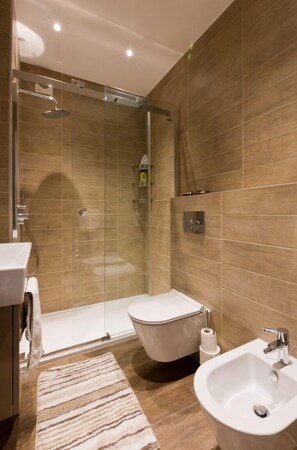 Dusche im Bad