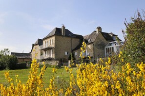 Front of property - La Source Gilhodes - Chambre d'hôtes (Castelnau-de-Mandailles)