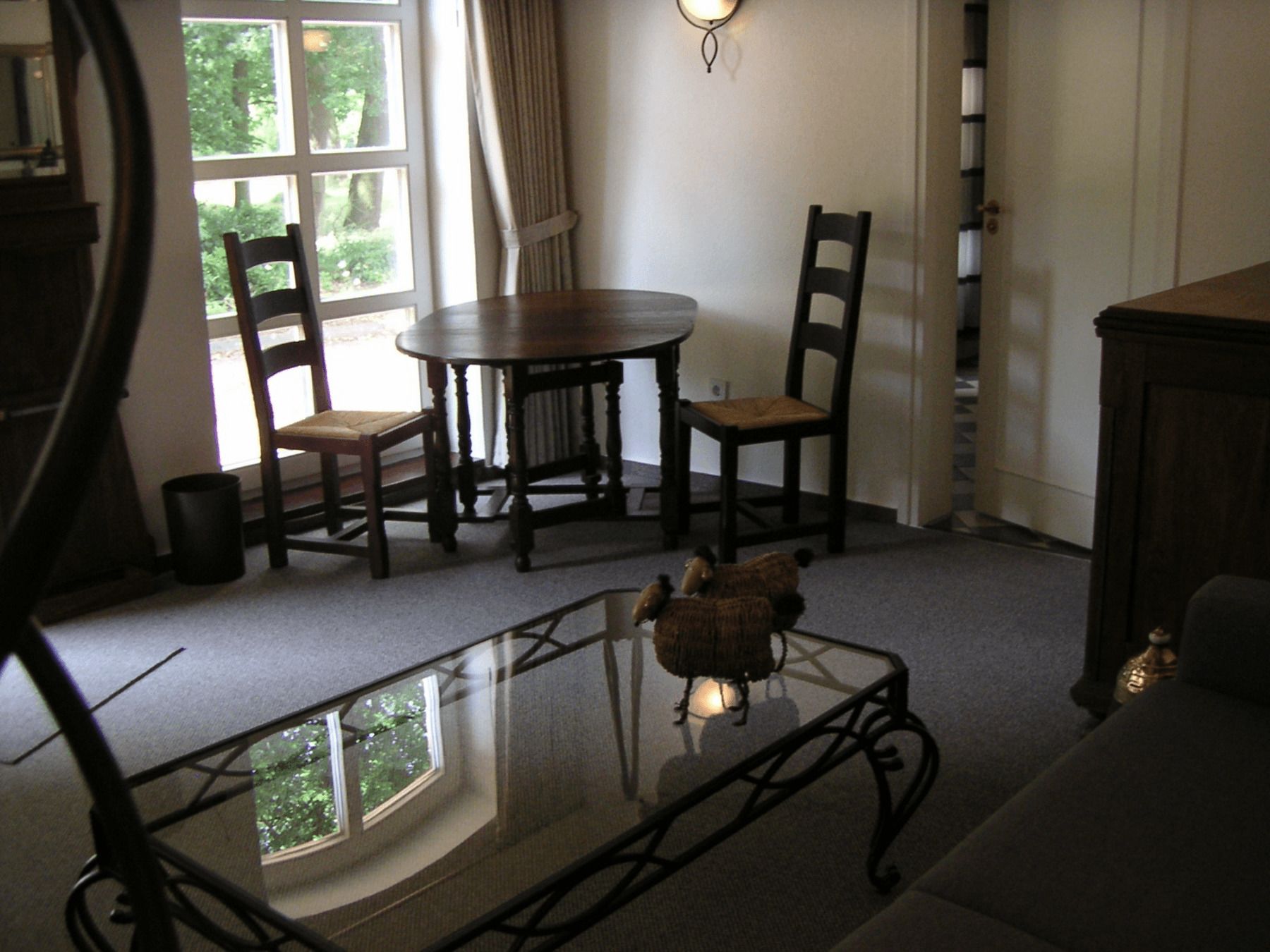 suite, 1 bedroom | living area | flat-screen tv