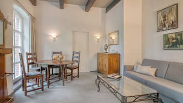 Suite, 1 Bedroom | Minibar, in-room safe, desk, cribs/infant beds