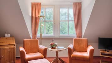 Single Room | Minibar, in-room safe, desk, cribs/infant beds