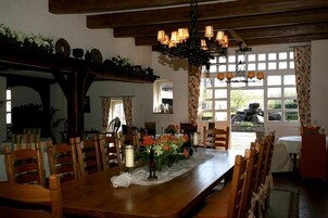 Se sirven cenas y cocina regional