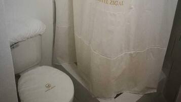 Double Room, 2 Single Beds, Non Smoking | Bathroom | Shower, rainfall showerhead, towels