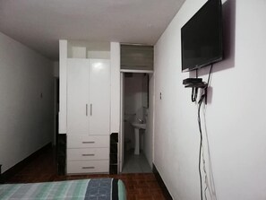 Executive Room, 1 Double Bed, Non Smoking | Bathroom
