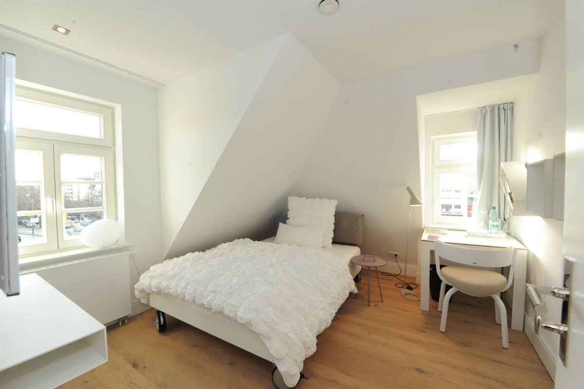 Single Room | Desk, soundproofing, free WiFi