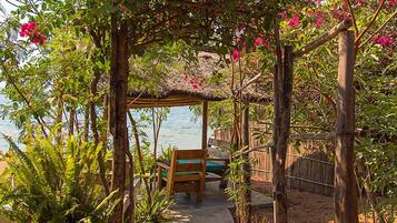 Comfort-Ferienhaus, 2 Schlafzimmer, Küche, Seeblick | Blick auf den Garten