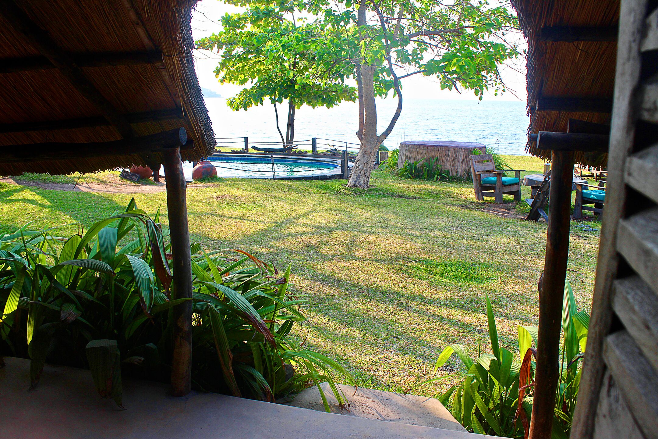 Familierom, utsikt mot innsjø | Hageutsikt