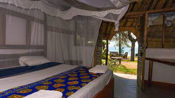 Dobbeltrom – deluxe, utsikt mot innsjø | Sengetøy av topp kvalitet, safe på rommet, blendingsgardiner og sengetøy