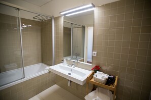 Studio, Balcony | Bathroom - Cardosas Story Apart byPortoCityHosts (Porto)