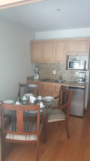 Comfort Suite, 1 Bedroom, Non Smoking, Courtyard View
