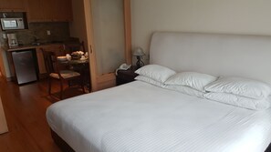Junior Suite, 1 King Bed, Non Smoking, City View