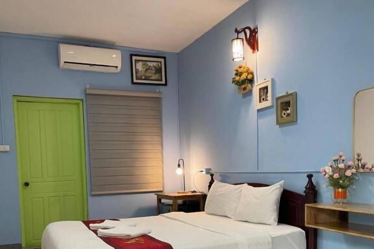 In-room safe, free WiFi