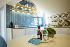 复式房, 2 间卧室, 阳台, 河景 | 客房内用餐