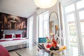 Studio, Balcony, River View (I) | In-room dining - Porto Views & Wines by Porto City Hosts (Vila Nova de Gaia)