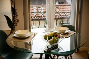 Estudio, balcón, vistas al río (V) | Servicio de comidas en la habitación