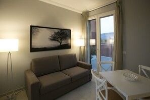 Junior-Suite, 1 Schlafzimmer, Terrasse | Wohnbereich