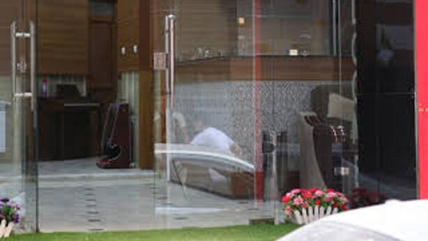 A hotel entrance with a glass door and the word "PALACE" on it. - Hotel Palace Biskra (Biskra)