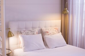 Studio, Balcony, City View | In-room safe, individually decorated, desk, blackout drapes