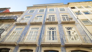 A building with multiple balconies, large windows, and a tiled facade. - Almada Story Apartments by Porto City Hosts (Porto)