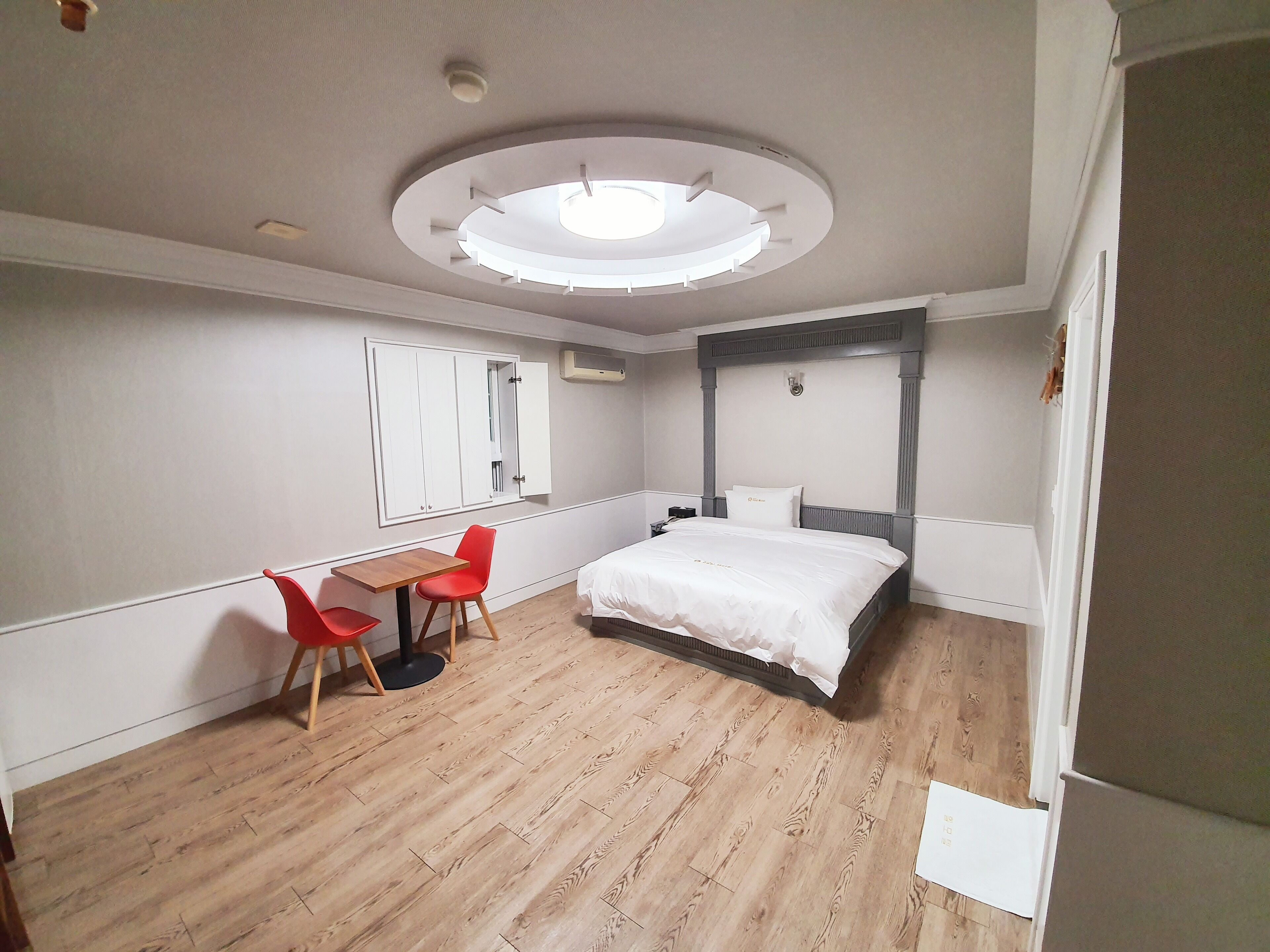 standard room, 1 queen bed | soundproofing, free wifi, bed sheets