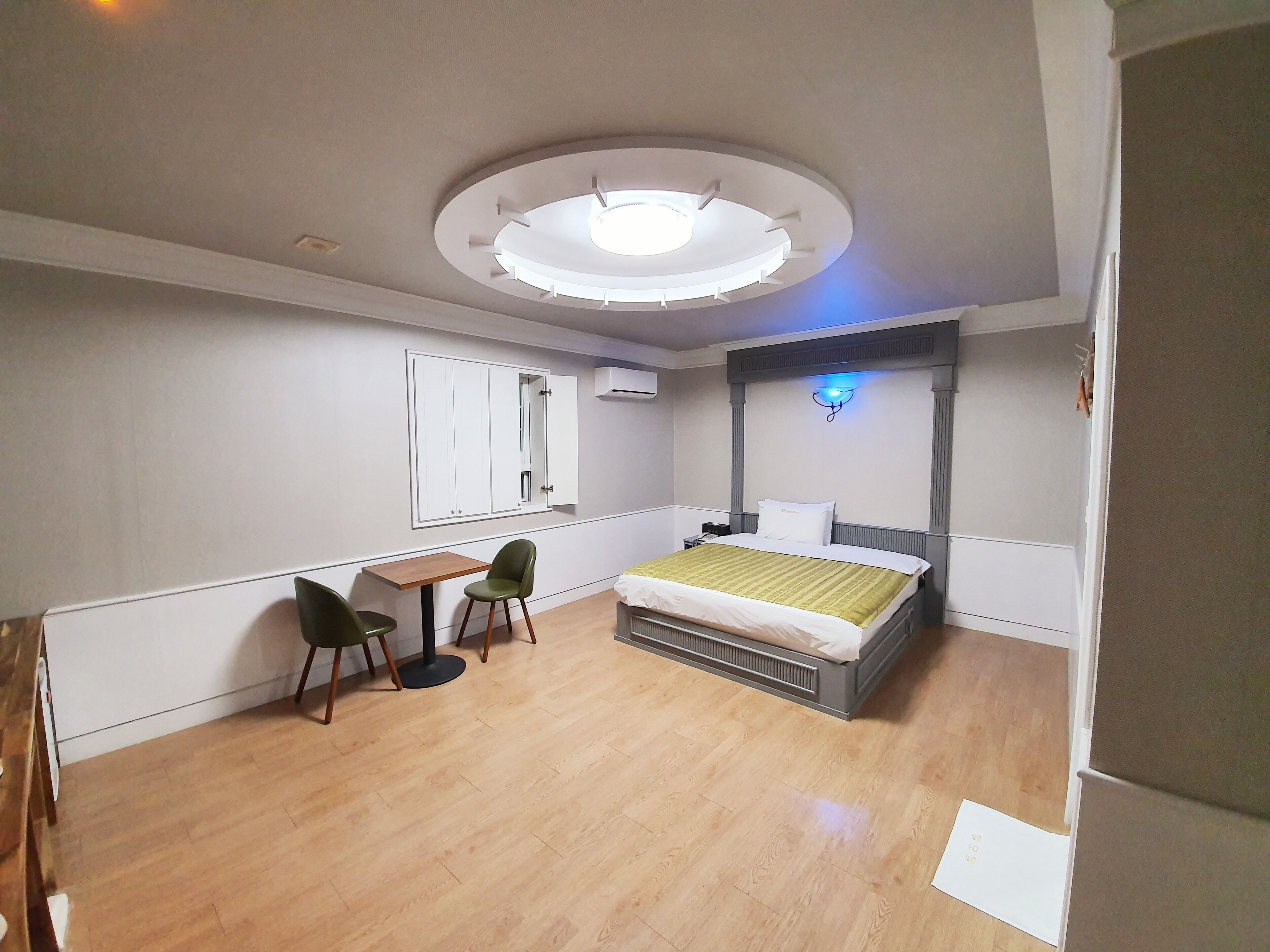 standard room, 1 queen bed | living area | 50-inch led tv with cable channels, netflix, streaming services