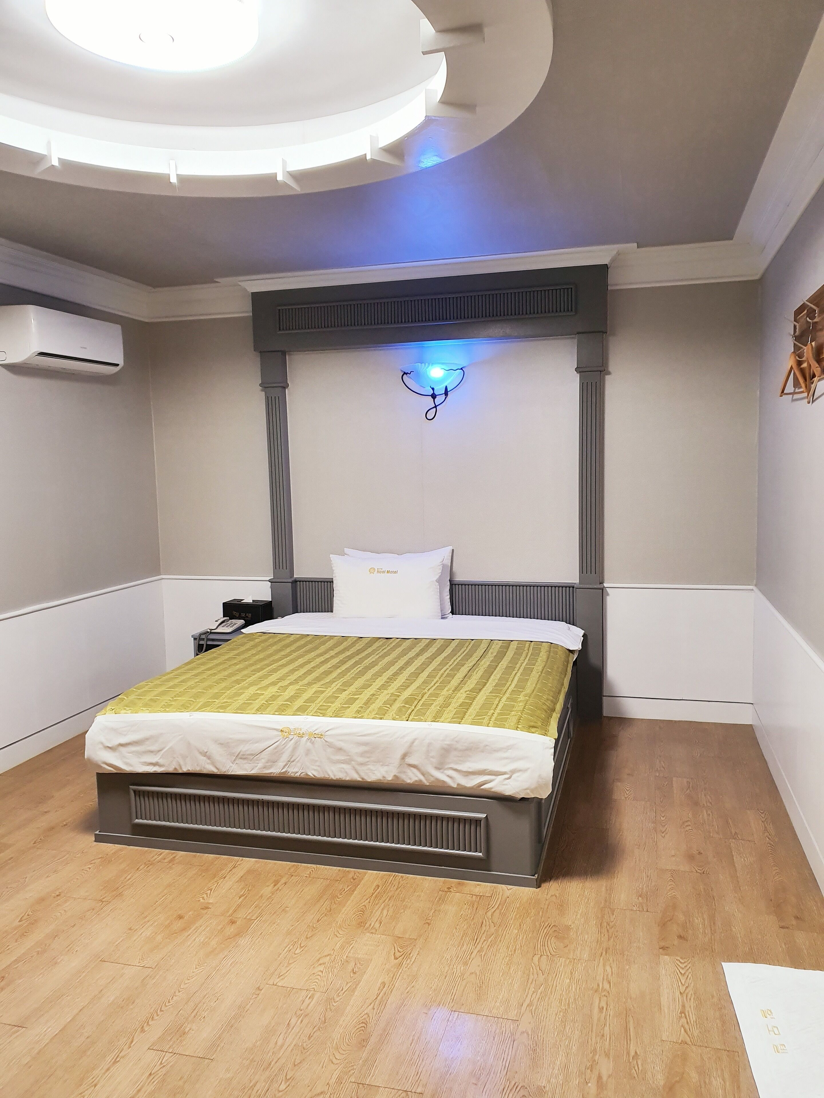 standard room, 1 queen bed | soundproofing, free wifi, bed sheets