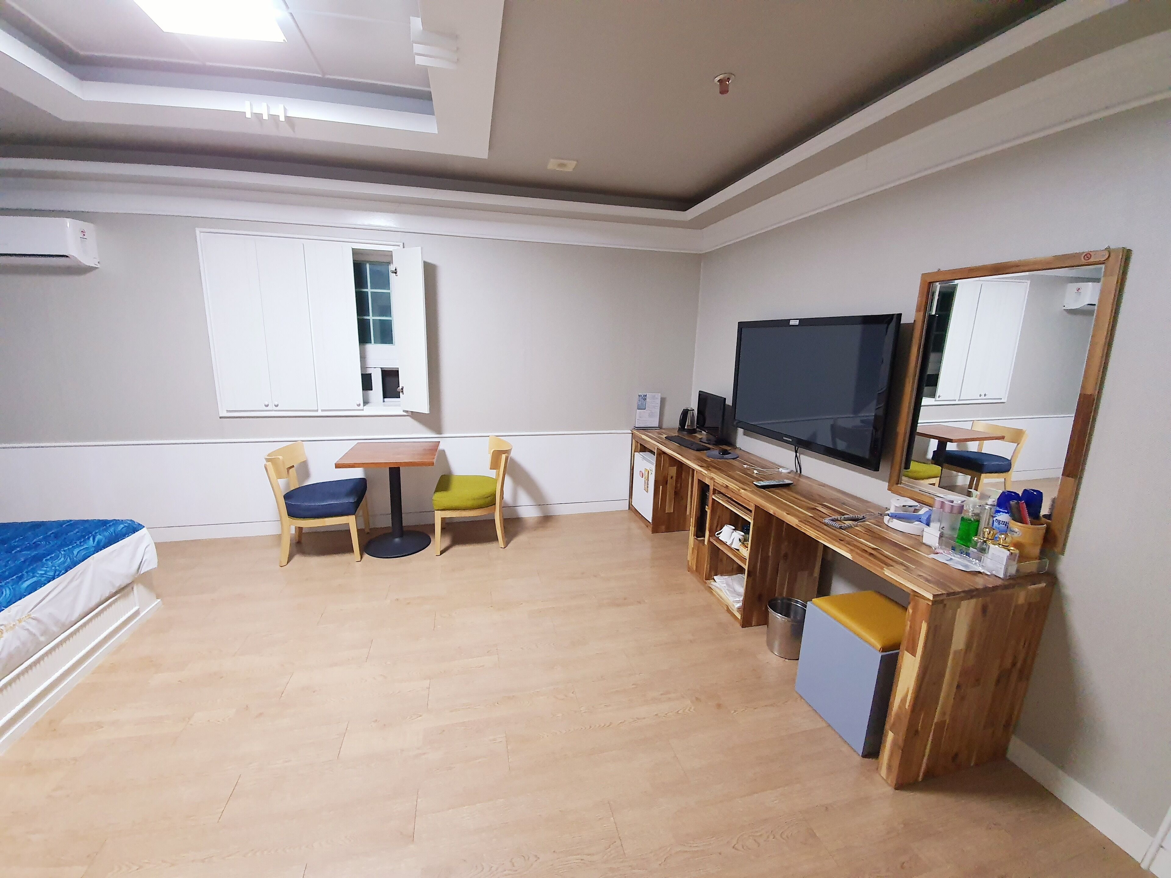 standard room, 1 queen bed | soundproofing, free wifi, bed sheets