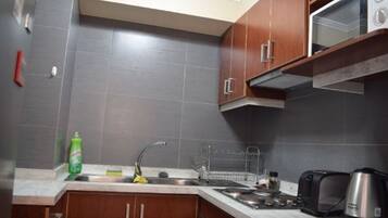 Family Apartment, 2 Bedrooms, Non Smoking, Private Bathroom | Private kitchen | Full-sized fridge, microwave, oven, stovetop