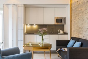 Apartment, Non Smoking (B) | Private kitchen