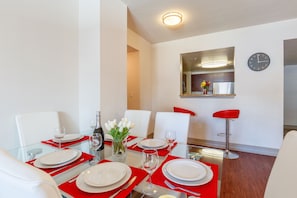 In-room dining - Brickell Family Travel Suites (Miami)