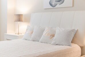 2 bedrooms, premium bedding, iron/ironing board, bed sheets - Brickell Family Travel Suites (Miami)