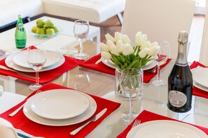 In-room dining - Brickell Family Travel Suites (Miami)