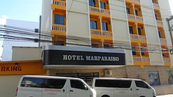 Vista frontal de la propiedad