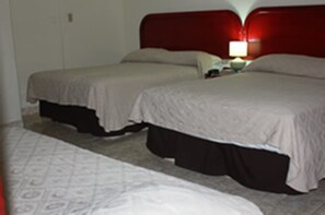 Classic Triple Room, Multiple Beds, Non Smoking | Minibar, in-room safe, iron/ironing board, free WiFi - Hotel Marparaiso (Panama City)