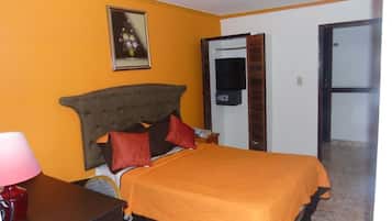 Minibar y caja de seguridad en la habitación