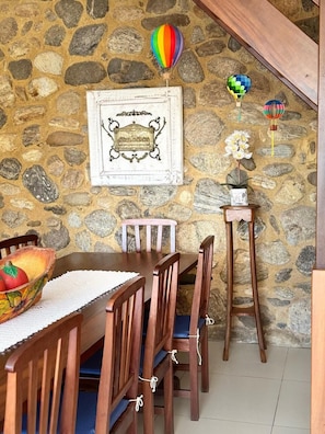 Café da manhã com buffet grátis todos os dias