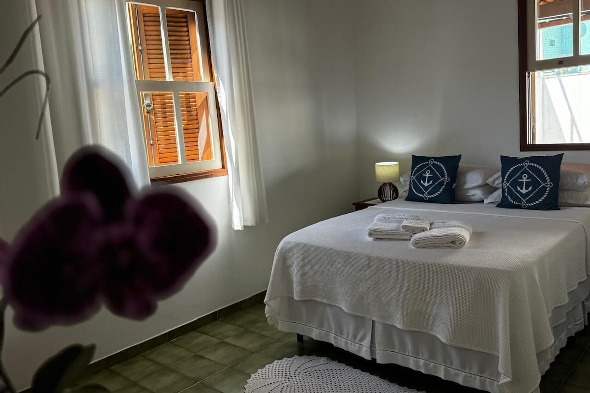 Standard-Doppelzimmer, 1 Doppelbett | 2 Schlafzimmer, Minibar, individuell dekoriert, individuell eingerichtet