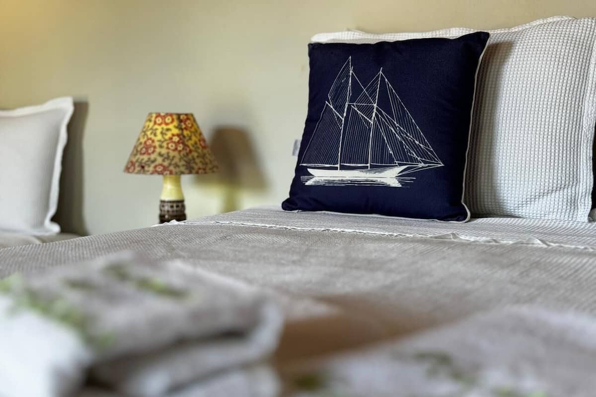 Standard-Dreibettzimmer | 2 Schlafzimmer, Minibar, individuell dekoriert, individuell eingerichtet