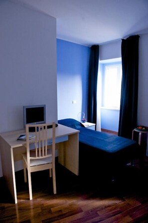 Quadruple Room | In-room safe, desk, free cribs/infant beds, free WiFi