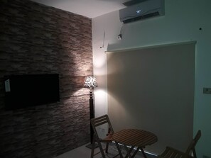 2 bedrooms, Egyptian cotton sheets, premium bedding, down duvets - Exclusive Lodge (Lahore)