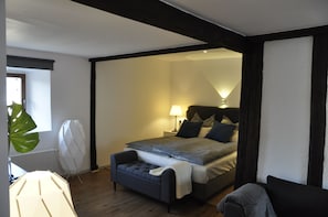 Habitació doble Deluxe | Cortines opaques, wifi gratuïta i roba de llit