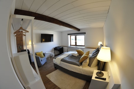 Blackout curtains, free WiFi, bed sheets