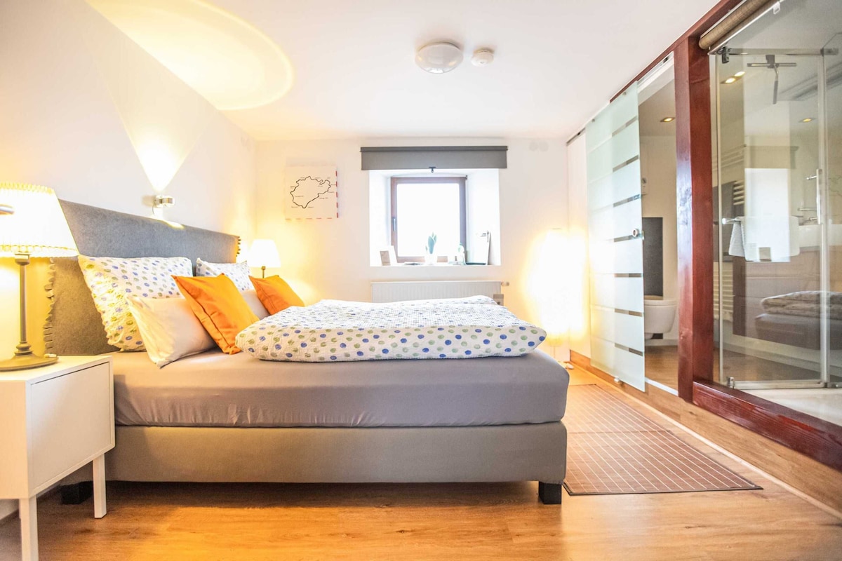 Blackout drapes, WiFi (free), bed sheets