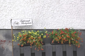 Deluxe Double Room | Exterior - Pension Schwedenkreuz (Reimerath)