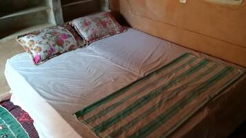 In-room safe, free WiFi, bed sheets