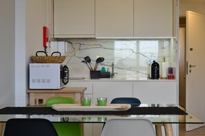 Appartement Ville, 1 chambre, non-fumeur | Cuisinette privée | Réfrigérateur, four à micro-ondes, surface de cuisson
